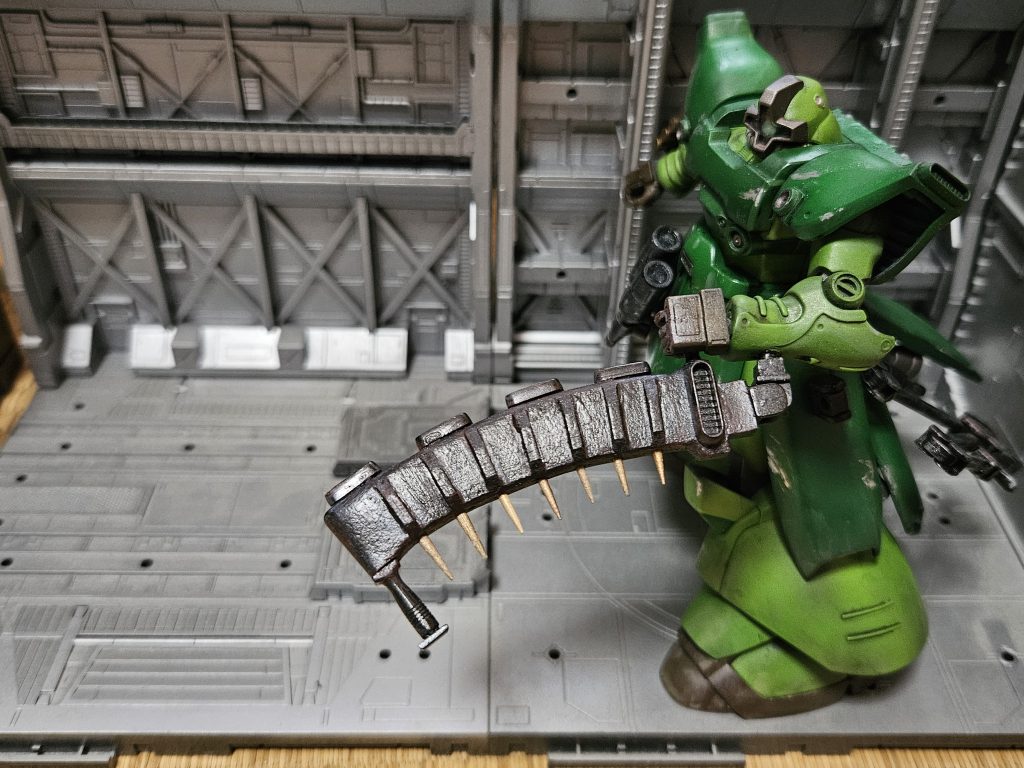 対象に叩き付けることで内側のワイヤー付きのアンカーが撃ち込まれ、対象から物理的に離されなくなる装備ある程度の効果は発揮したが対象からの反撃が回避困難となるリスクもあるセンティピード(ムカデ)は見た目から