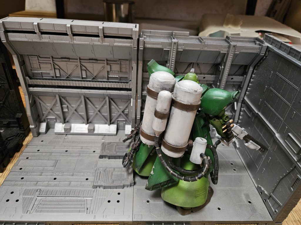 可燃粘液と燃焼ガスのタンクある程度の装甲と対ビームコーティングはされているが高威力の直撃には耐えられずその際は自爆する可能性がある為、背後をとられる=文字通り死ぬ