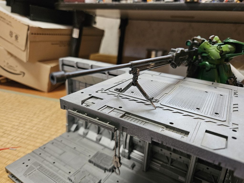 アインシュス・ゲヴェーアようやくIフィールド技術が発展してきた時期に試作された高圧縮、長距離射撃用ビームライフル