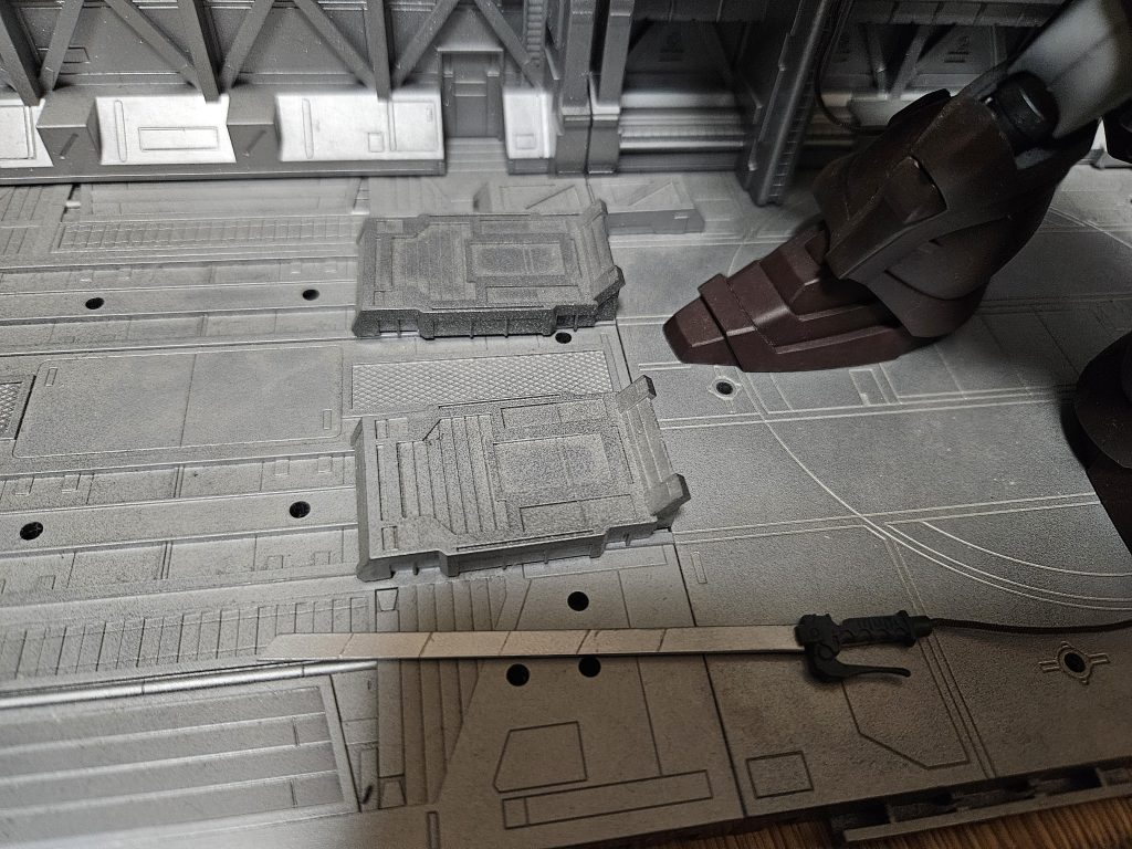 専用ヒートソード刃先を適宜パージする事で常に切れ味を一定に保てるまた替刃も複数携帯しているため継戦能力は高い