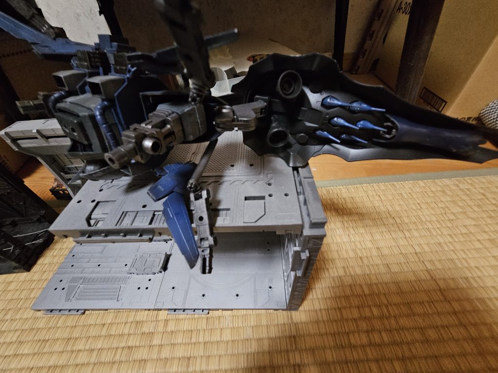 ファンネルはニュータイプや強化人間が搭乗すると宇宙においてオールレンジ攻撃が可能となるが地上やオールドタイプが乗っていてもミドザムの上部ユニットと同じようにビーム砲として使用は出来る