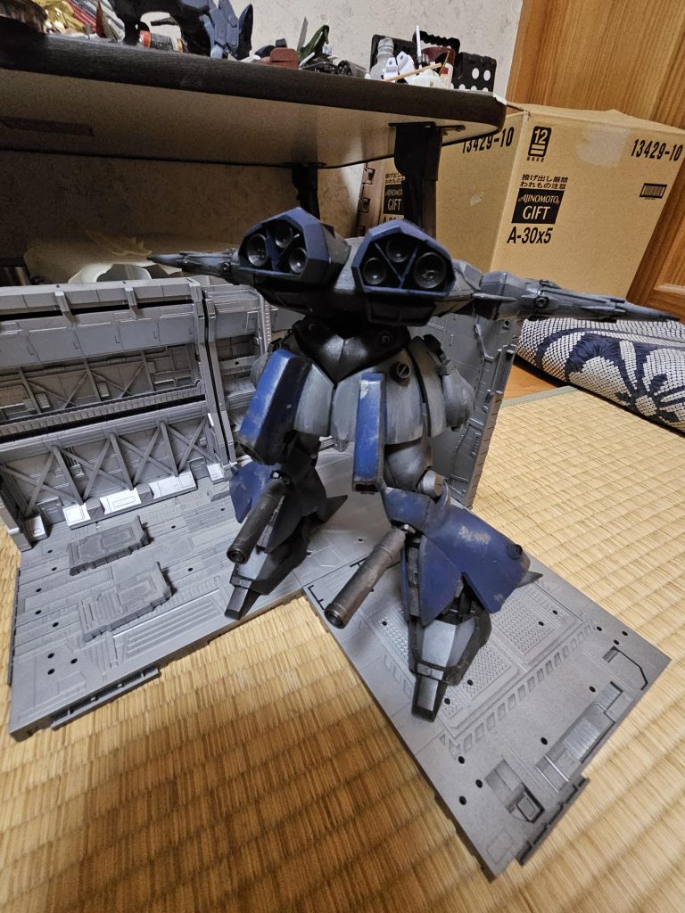 脚部ビームカノン背部の死角を補う装備