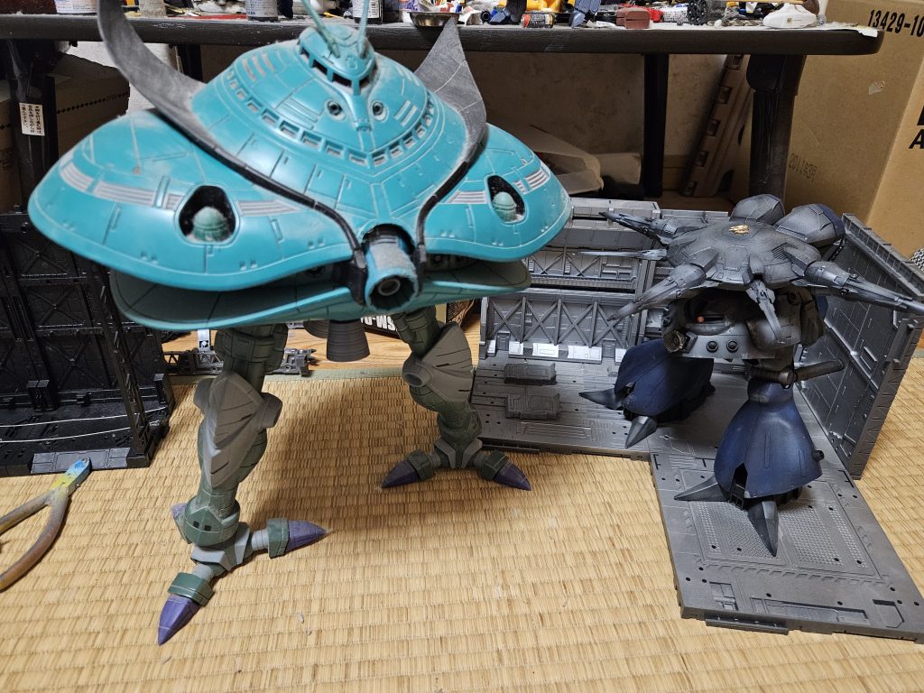 ビグザムと並ぶとこんな感じ