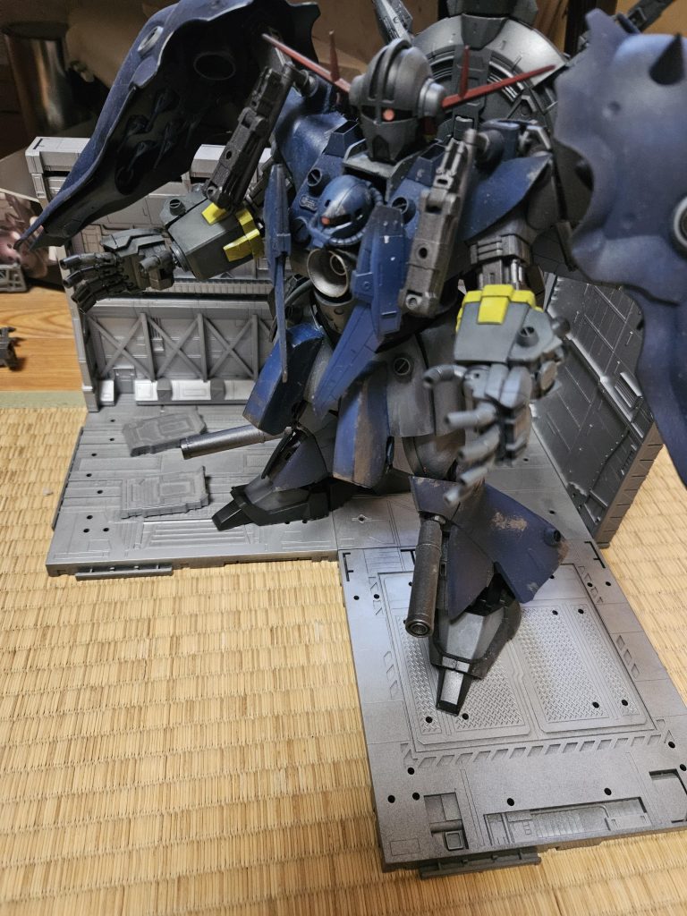 指ビームも原型機同様装備されている脛部にはゲーマルクを参考にしたビームカノンが装備されている