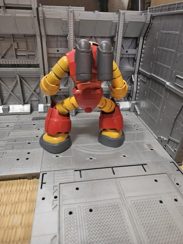 身体のパーツを分割する事が可能で、ボディパーツ出撃後、続けて各パーツを射出することにより現地でマグネットパワー的な感じで合体することが出来る…出来たハズ😅確かそんなシーンがあった記憶がある