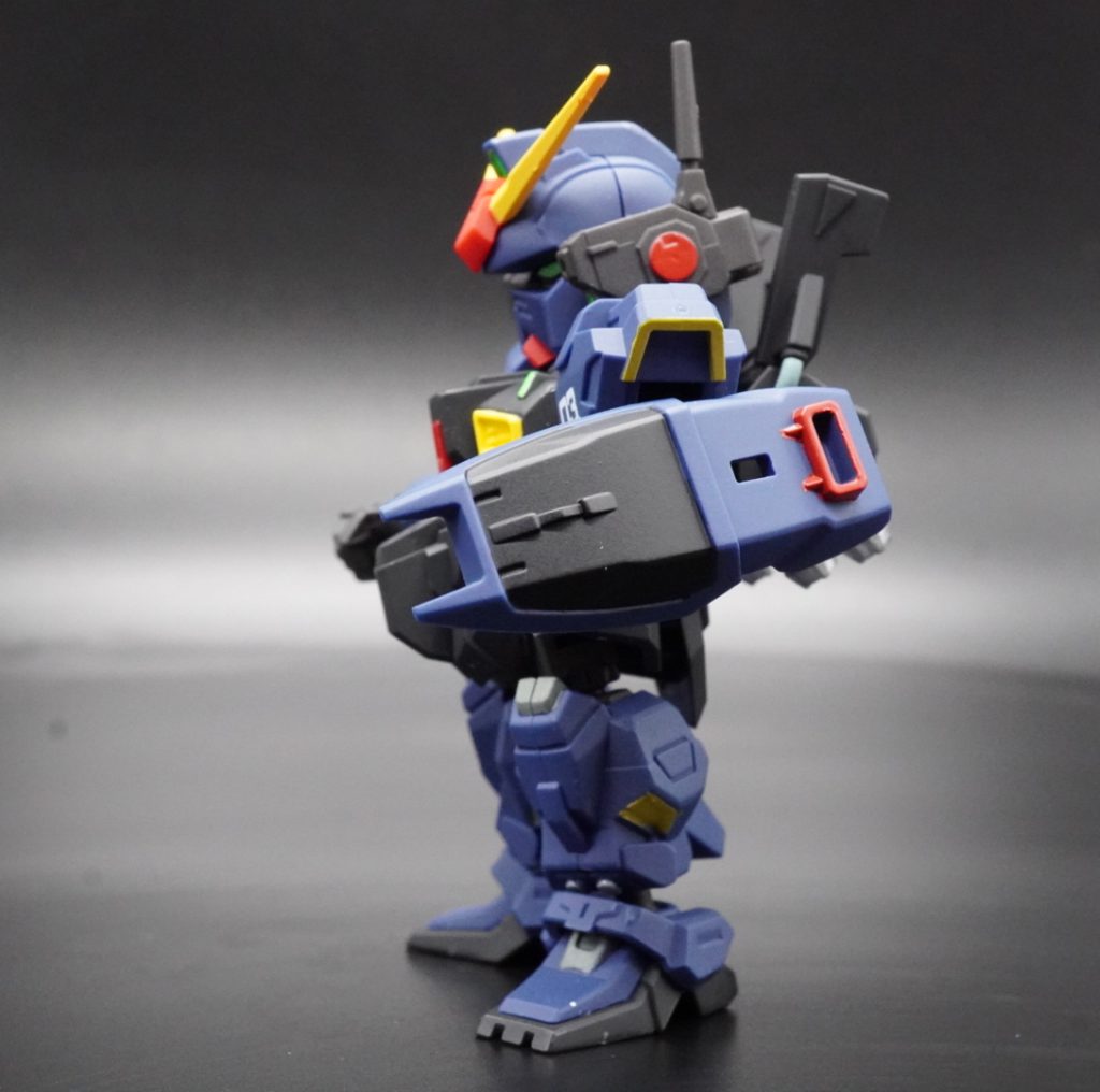 最初はシールを貼ってみましたが、やはりシール貼ってます感と、ABSのテカリが気になって、結局塗装するに至りました。