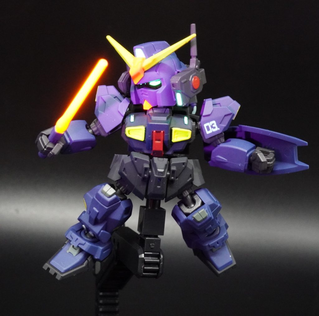 サーベルも発光します。