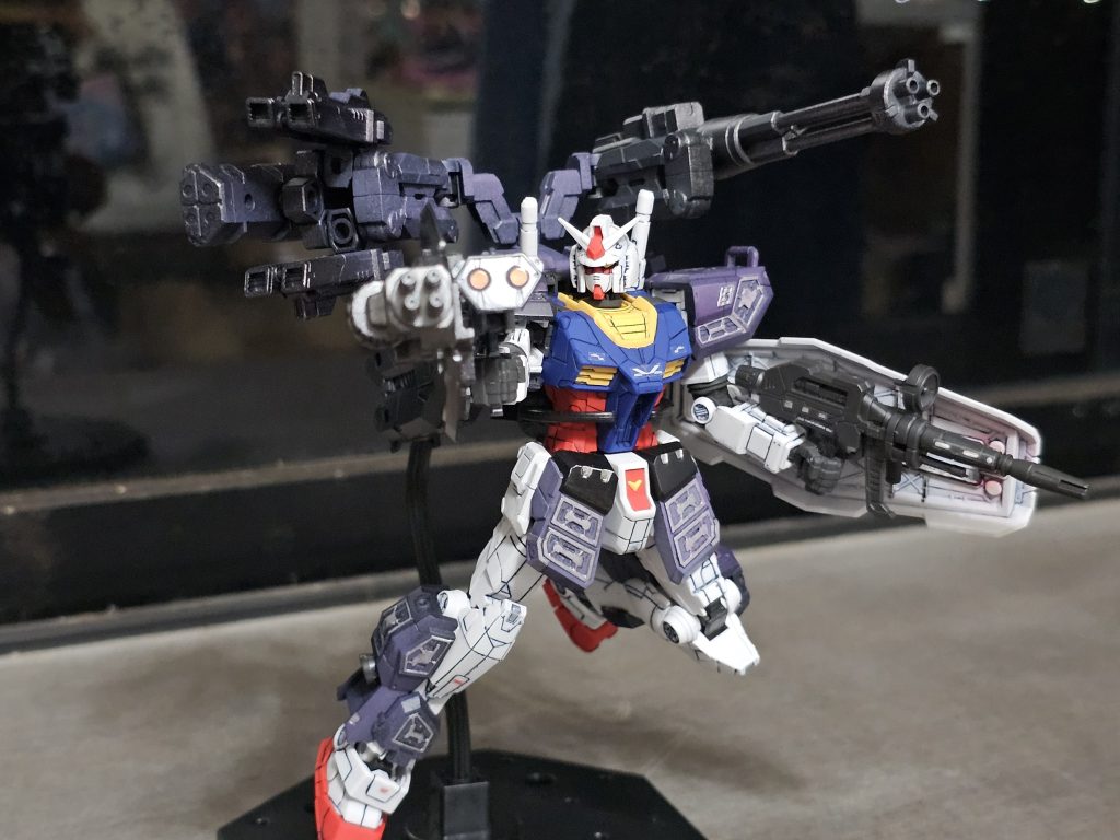 バックパックはグラスフェザーの軸本体とオプションパーツを切り貼りしてガトリング砲、ロケットランチャーぽい何かを作成。もうちょっとどうにか出来そうでした🤣