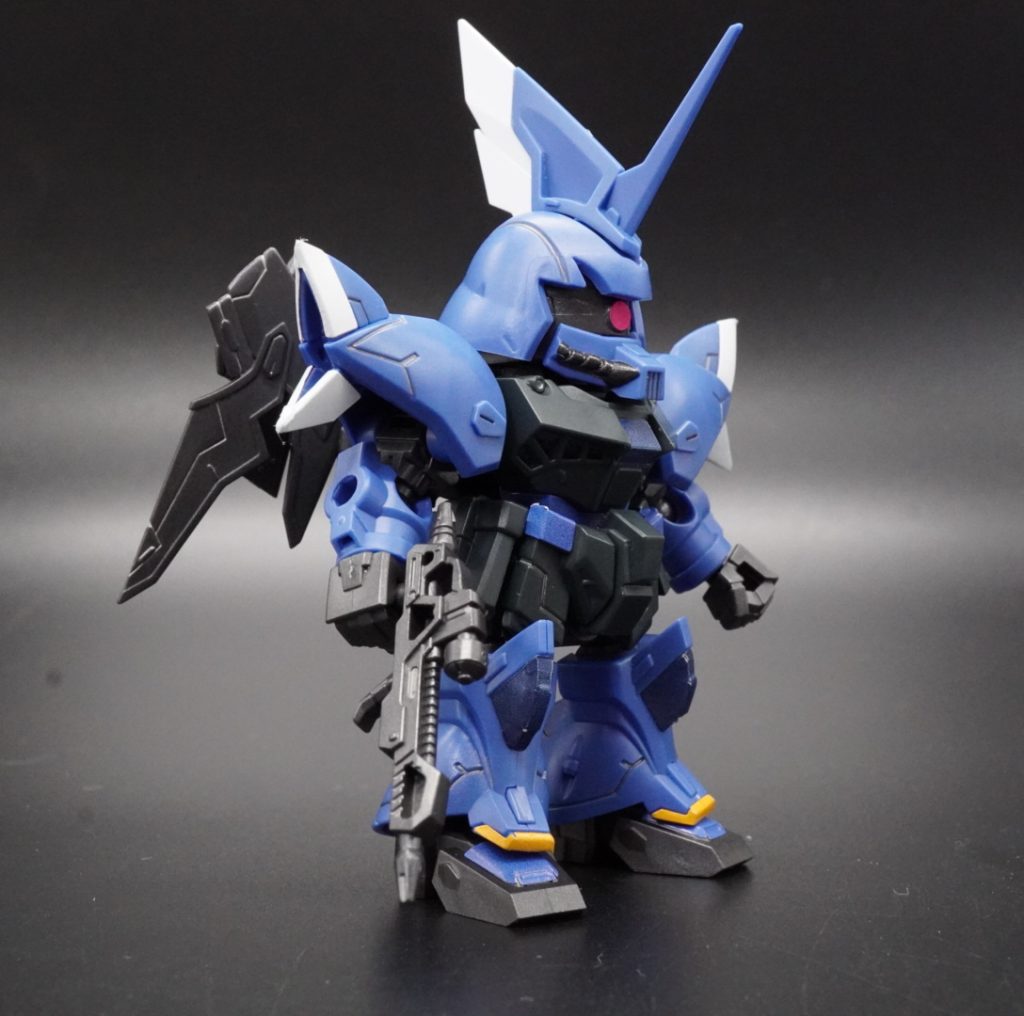 本来、腰のアーマーも、イエローの箇所がありますが、干渉して、塗装が剥げそうです。干渉しそうなところは、シールもないのでしょうか。