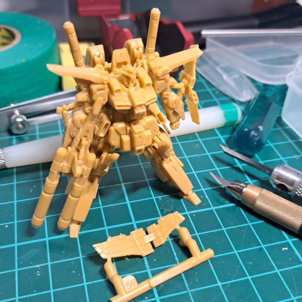 やっとここまでたどりついたーまだ細かい仕上げとサフが残ってるけどで、右の盾無くしちゃって(;´д｀)複製チャレンジ３回目でなんとかサフまで吹いたら一旦終了なのでなんとかやりきりたい次はあれを作るZE(´Д｀)（3枚目）