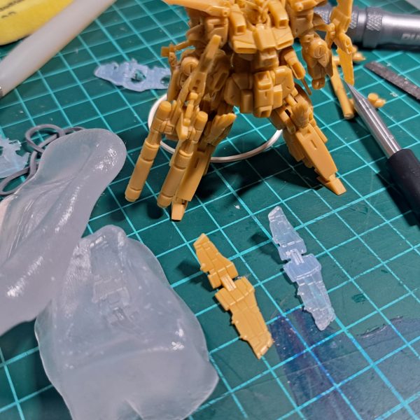 やっとここまでたどりついたーまだ細かい仕上げとサフが残ってるけどで、右の盾無くしちゃって(;´д｀)複製チャレンジ３回目でなんとかサフまで吹いたら一旦終了なのでなんとかやりきりたい次はあれを作るZE(´Д｀)（6枚目）
