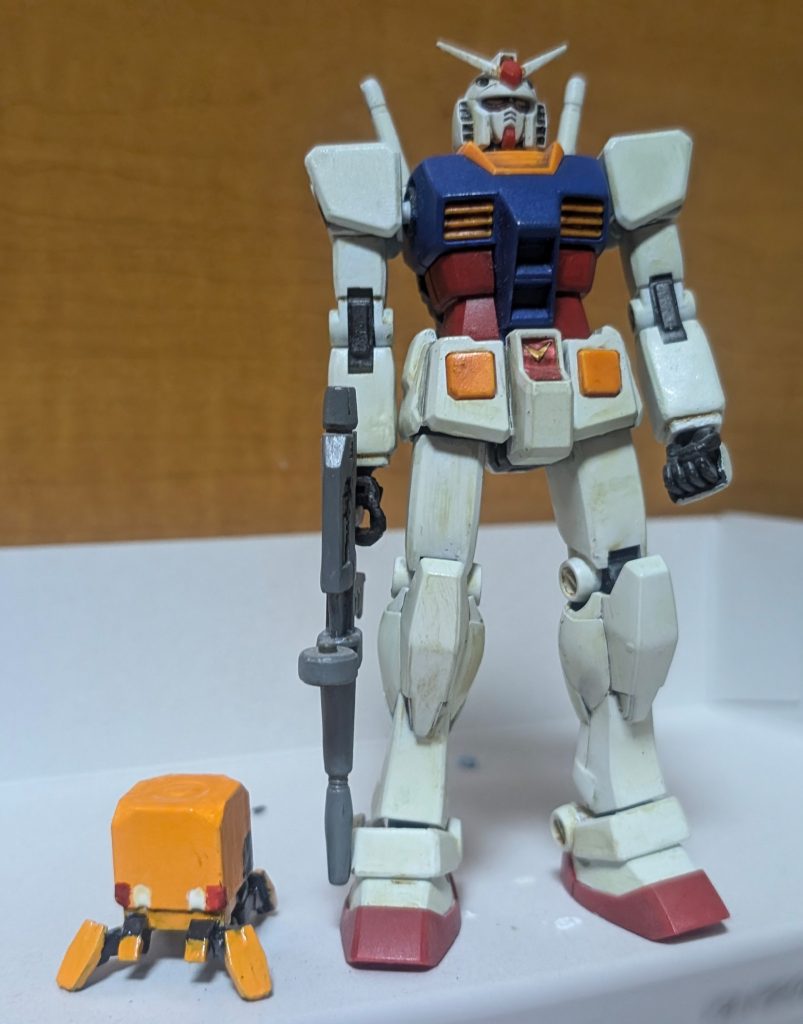 1/144ガンダムとの比較。ちょいとカワイイ?