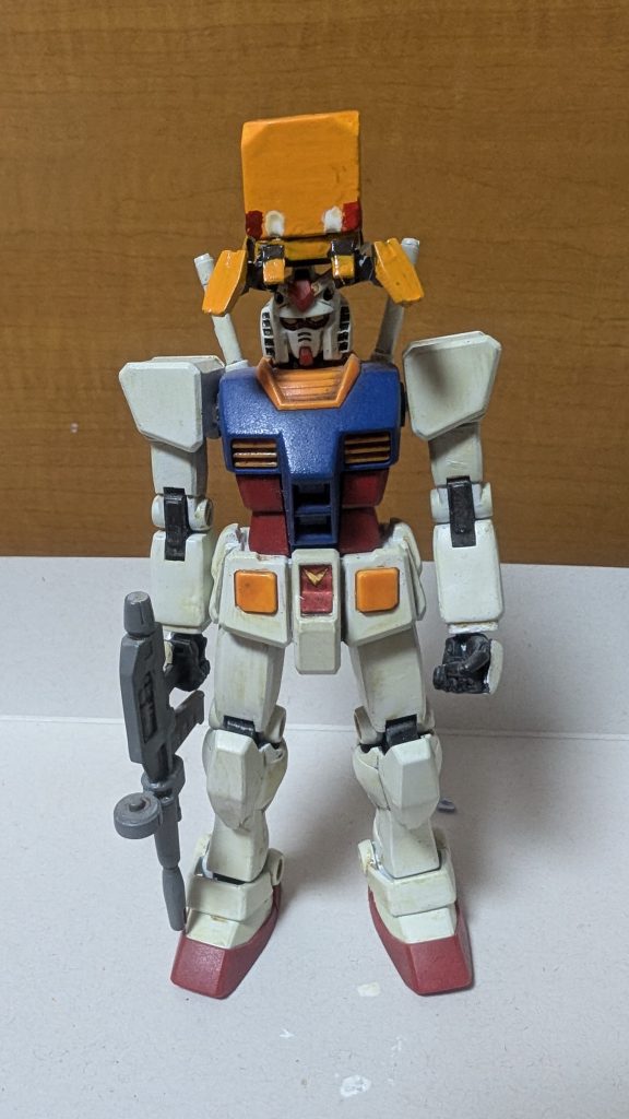 シュウジも赤いガンダムも持ってないので、ガンダムの頭にコンチを乗せてみたの図🤣🤣🤣