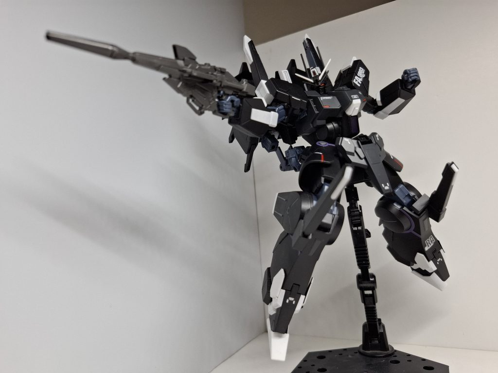 動かすのが少し怖いですが一応ポーズを撮らせてみました。やっぱシルヴァはカッコいいッ!!!早くユニコーンの次回作は見たいですねッ!!!お目汚しありがとうございます!!