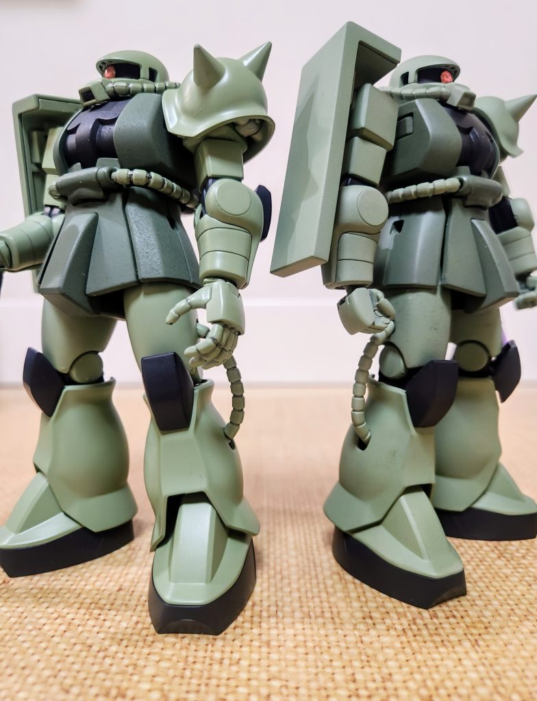 前作のザクIIもボディ色の明るさを落として二機のトーンを合わせました。二機あるとデニム&ジーンや、アコース&コズン等々バリエーションが広がると思い作りました。