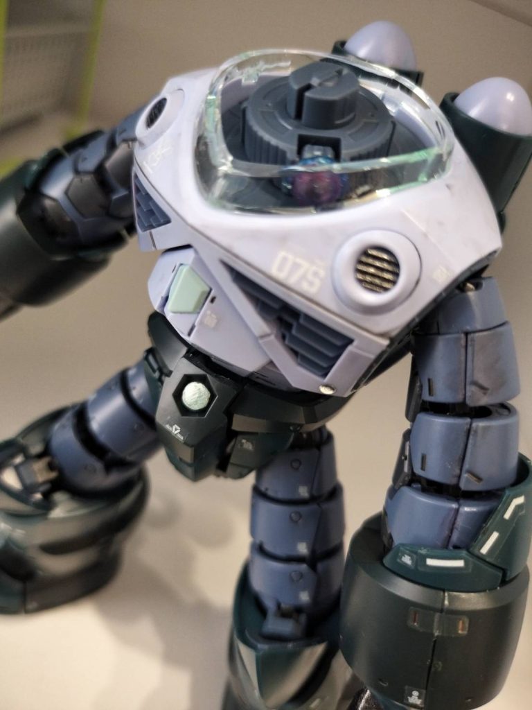 モノアイあります！ガラス感出すためにレジン塗ったところまでは良かったけど、モノアイが濁って見えてこない（汗）