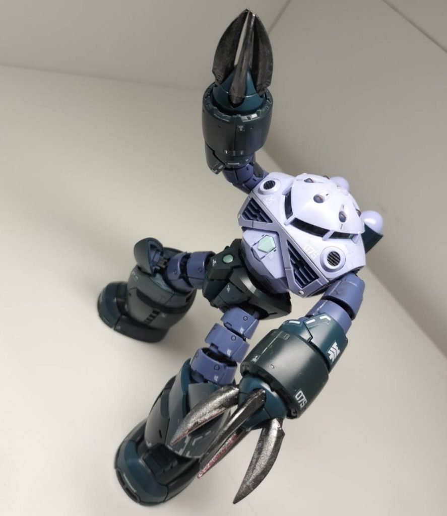 んーアイアンクローの内側に気持ちばかりのレッドをのせてます