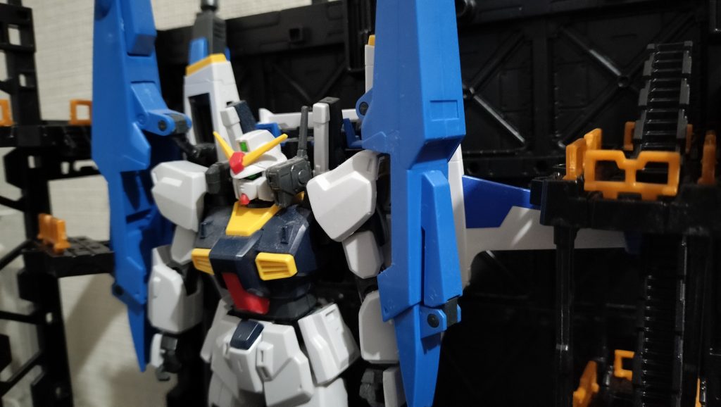 山田化学株式会社のプラモデル用連結ディスプレイベースにディスプレイ