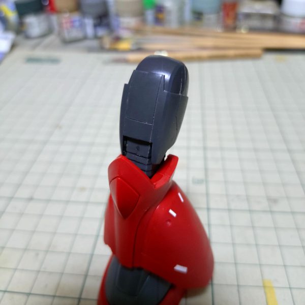 とりあえず本体はここまで完了❗️スジ彫りはMGゲルググを参考にしました。もう少し煮詰めます。シールドの作り直しと追加武装作るか検討中。（7枚目）