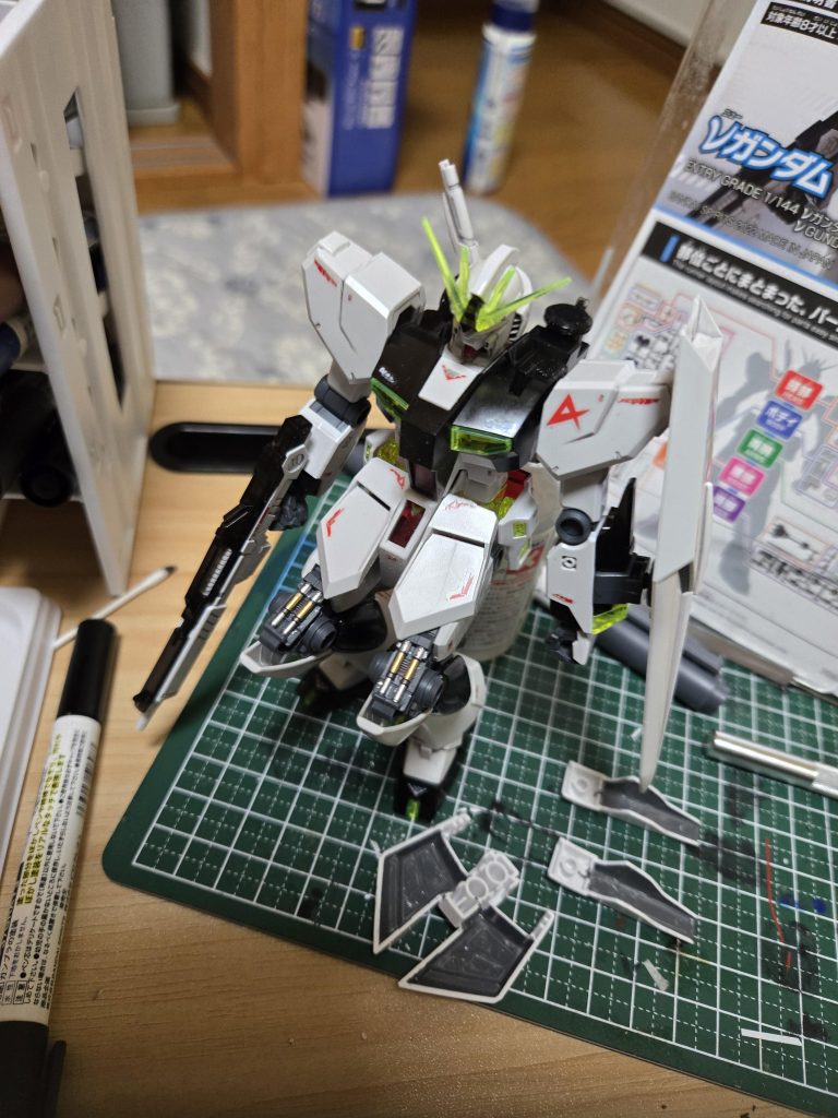 フレームや装甲裏を塗装