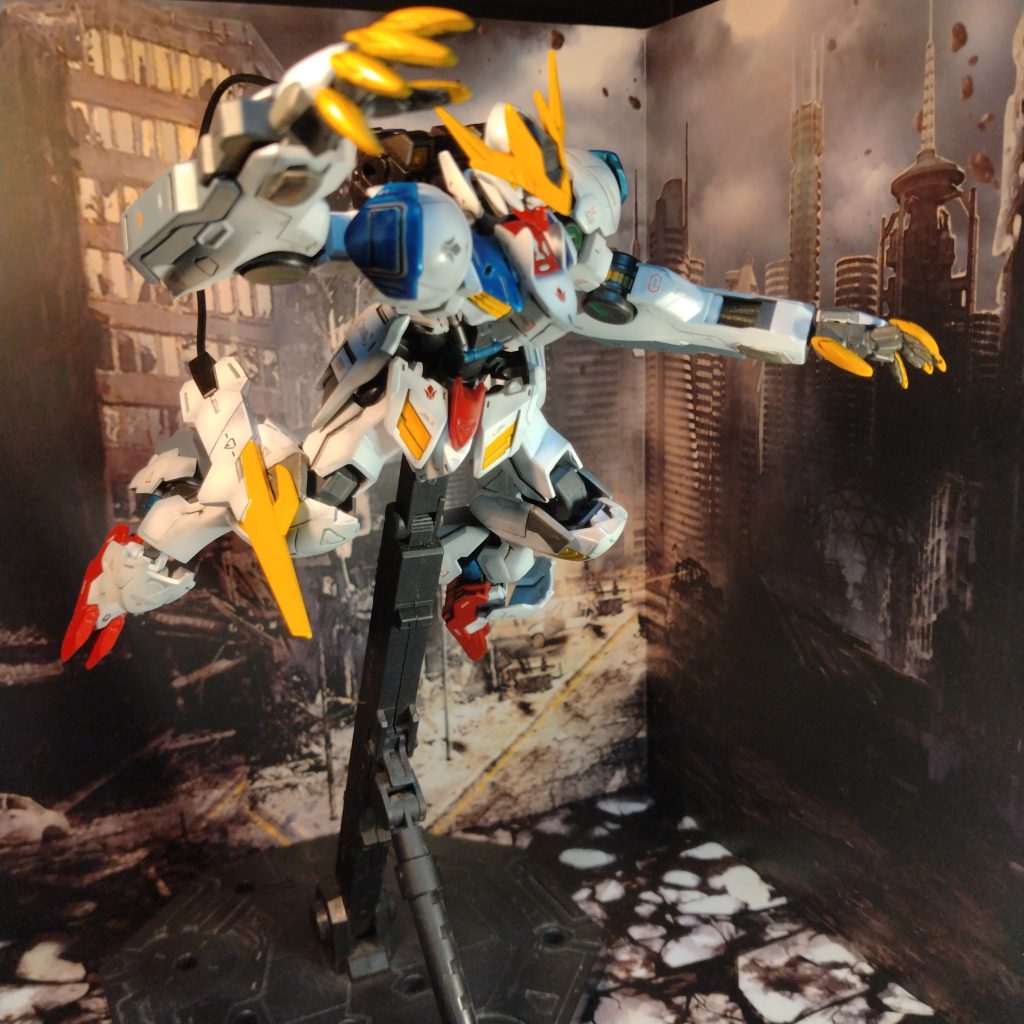 どこをどうイジったかは!アンテナブレードの成形,、肩幅の拡張、腰の延長,足の付け根の拡張、あとはこれは余り効果無かったのですが!一応爪の成形してます!😄