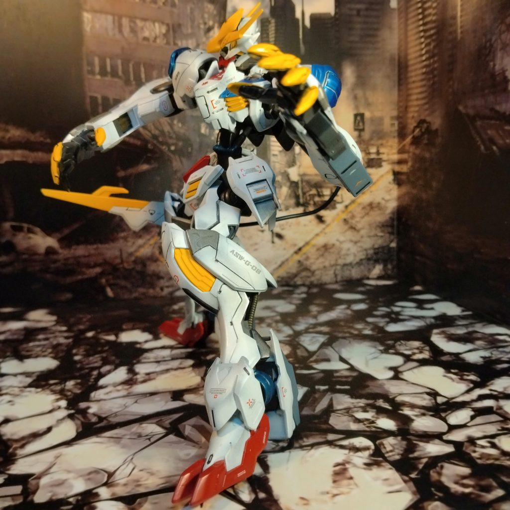 あっあとの肉抜き穴をプラバンとポリパテでふさいでます!