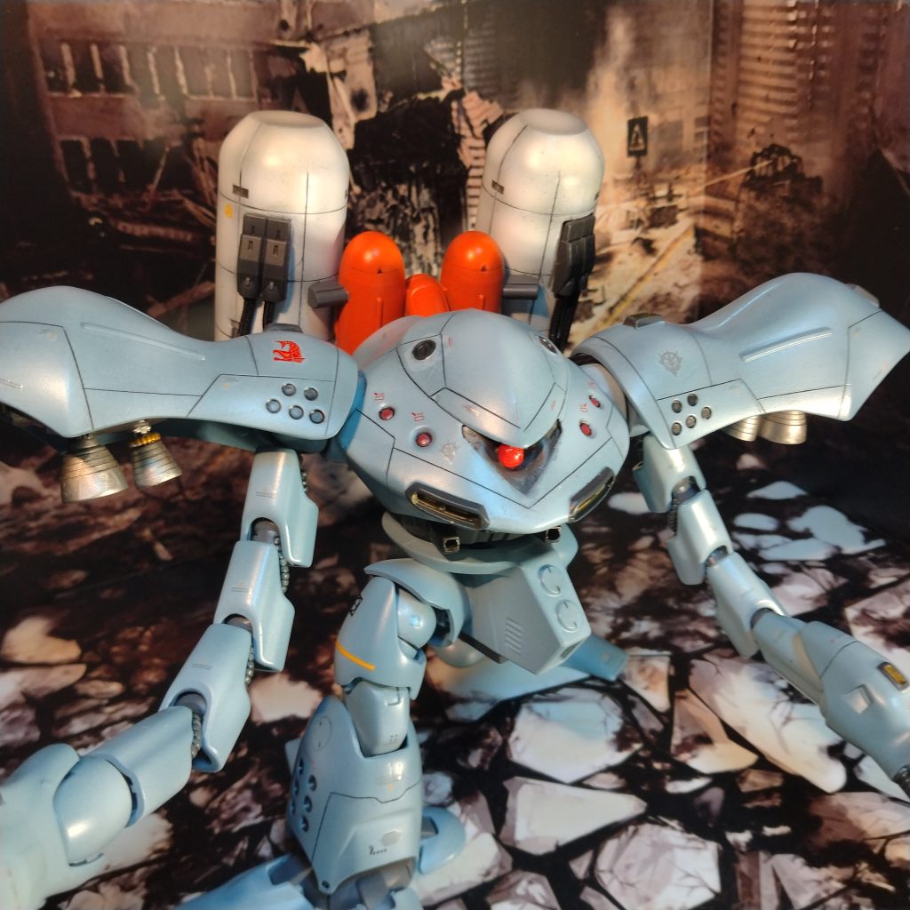 取り敢えず!多分水中の部隊じゃね?って思いジオン部隊のエンブレムマークのデカール貼りました!実は調べてもいなかったりします!😄