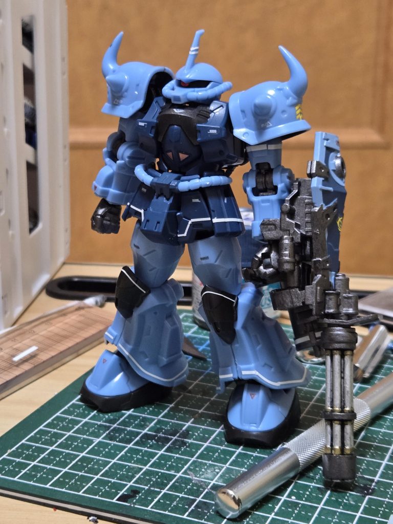 ハセガワの白ラインを各所に追加、後は百均シールや水転写デカールを少々