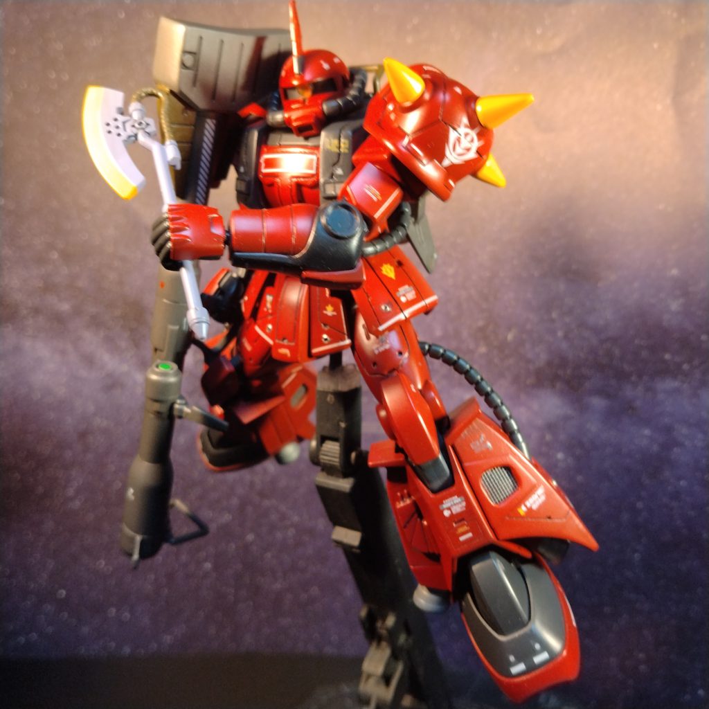 初めてHGザク系を作ってみて思ったのは!数年前のキットなのに少ないパーツ構成でポーズも簡単に取れるし良くできたキットの進化を感じると共に私の頭が古いなぁと思いました!😄ガンプラはMGが一番と思い込んでましたので!😀