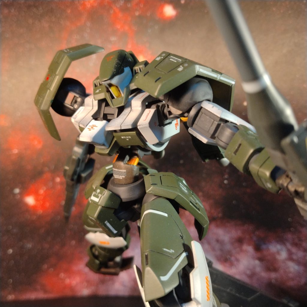 今回はデカールで少し悩みました!鉄華団のデカールしか持ってなくて!ホント適当にあり合わせで貼りました!😄