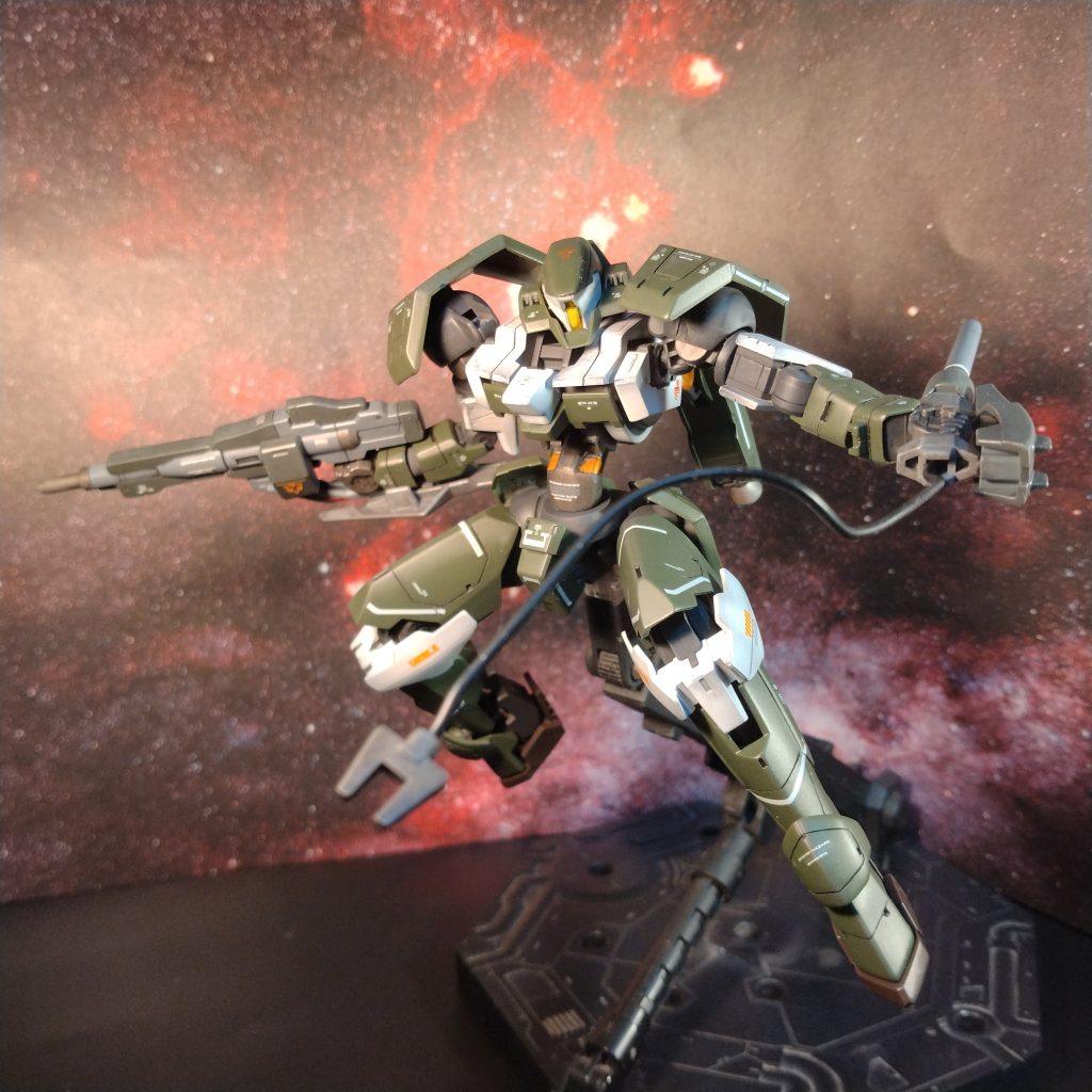 こうしてポーズ取って写真撮るとモビルレギンレイズもカッコいいですよね!安価で良いキットだと思います!