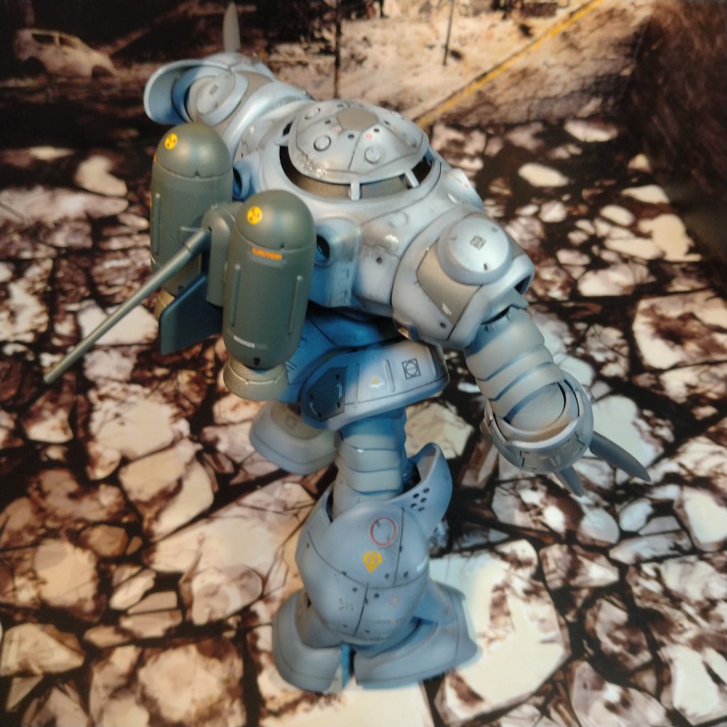 簡単な配色のようで楽かなと思いきや、チョコチョコ塗り分けでマスキング作業が発生しました!😄まぁHGを作る宿命見たいなものですね!😅