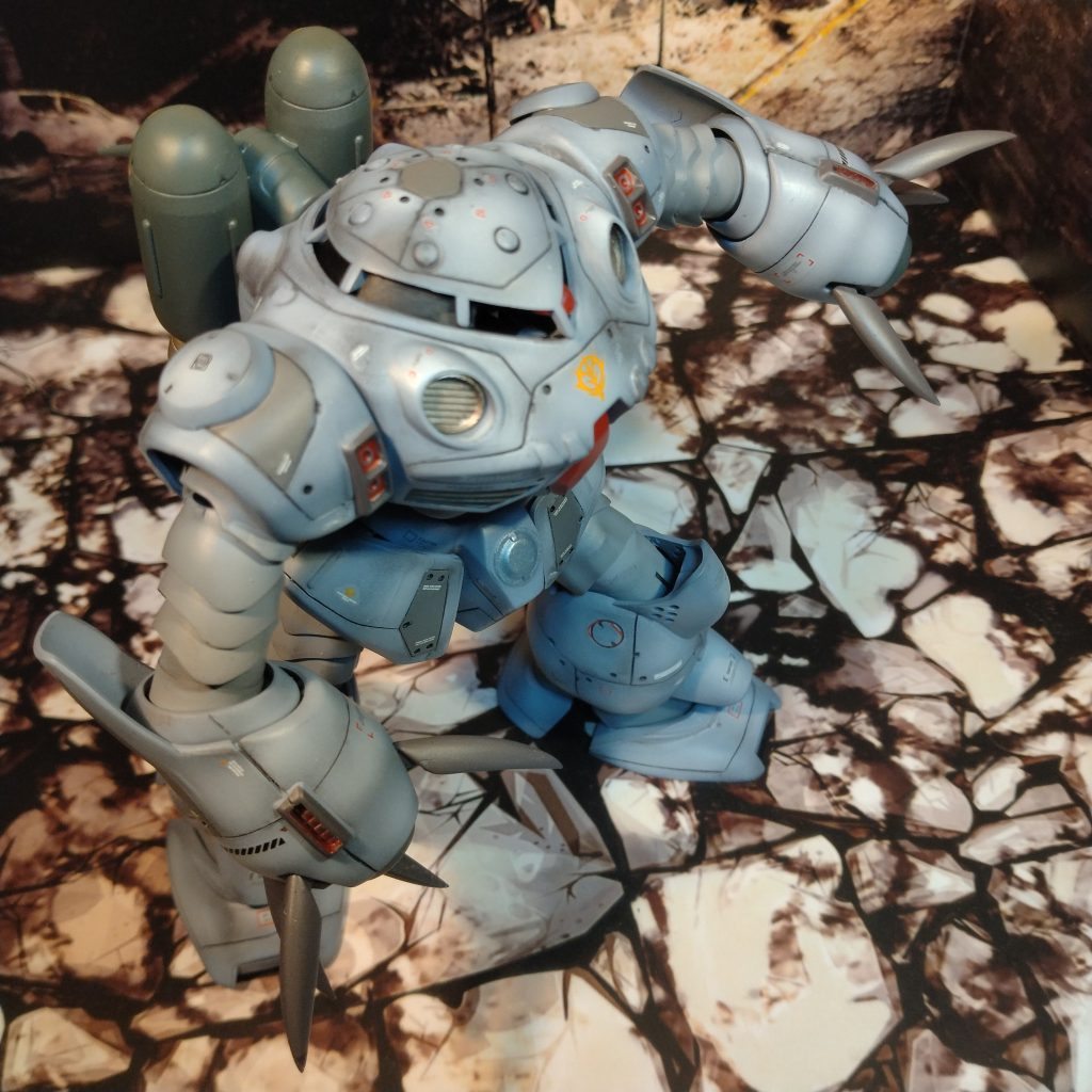 いつものようにスジ彫り入れてのグラデーション塗装です!