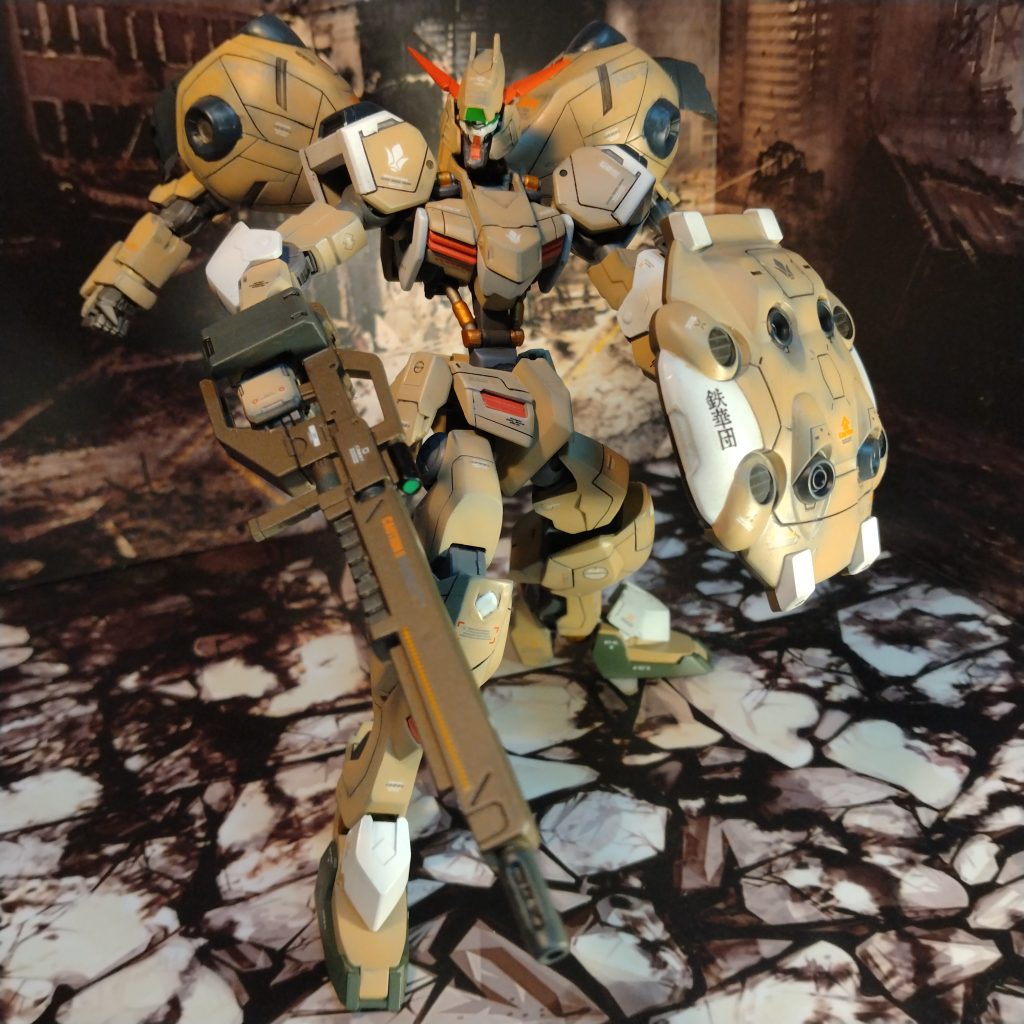 スジ彫り追加して腕、腰、足、延長してます!塗装はグラデーションです!