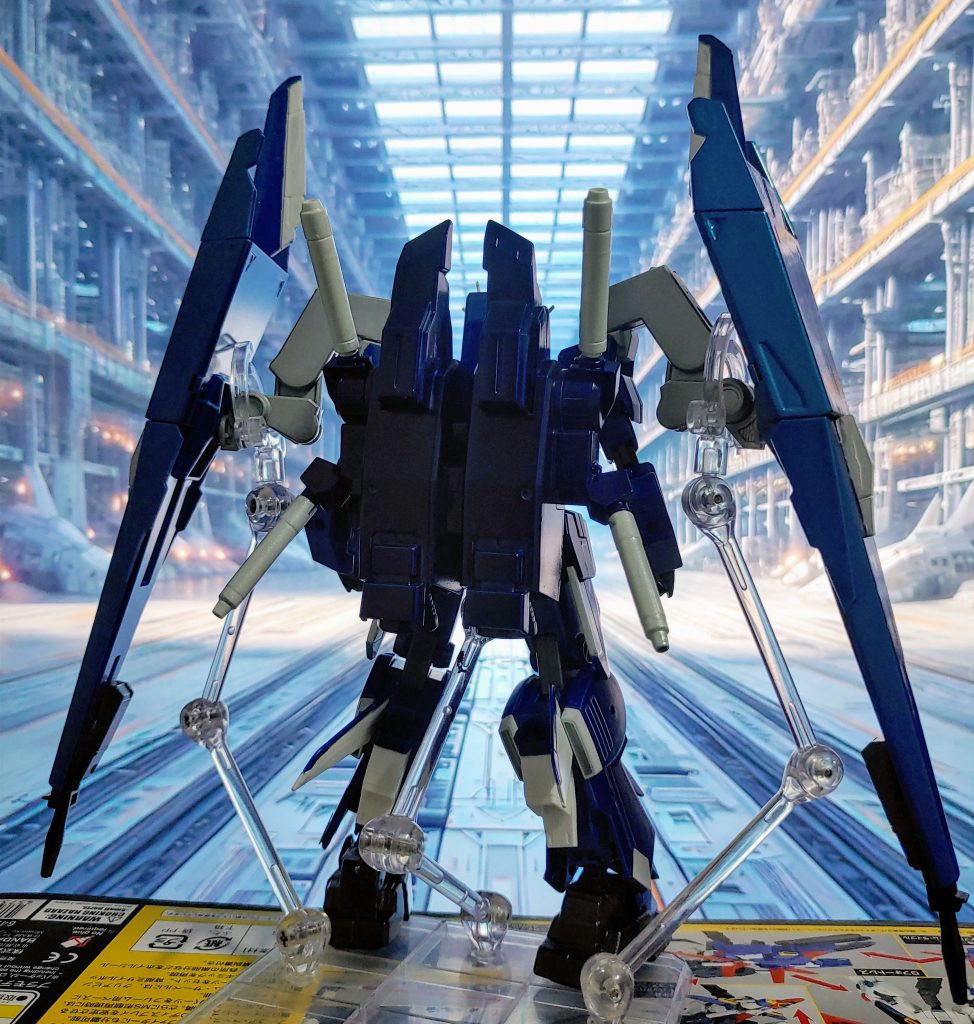 最も変化の少ないバックパックです。 基本zzのバックパックにライトニングのパーツを利用して飾りました。 腕と干渉する部分は切り取り、空いているところはプラパンで覆いました