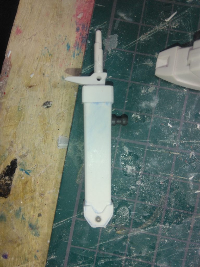 SDEXνガンダムのビームサーベルを加工して、鞘は自作しました