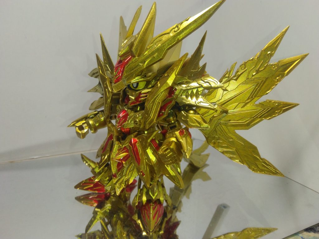 Mr.カラーのラフゴールドで塗ったあとにアクリジョンのクリアレッドで塗ってます