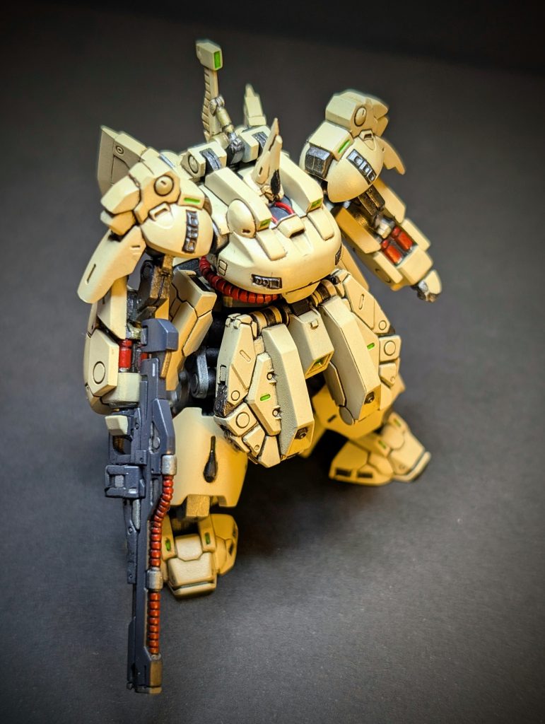 なるべく忠実にと思ってましたがスラスターのグリーンの塗り分けを早々に断念したので蛍光グリーンを所々入れて誤魔化してます苦笑