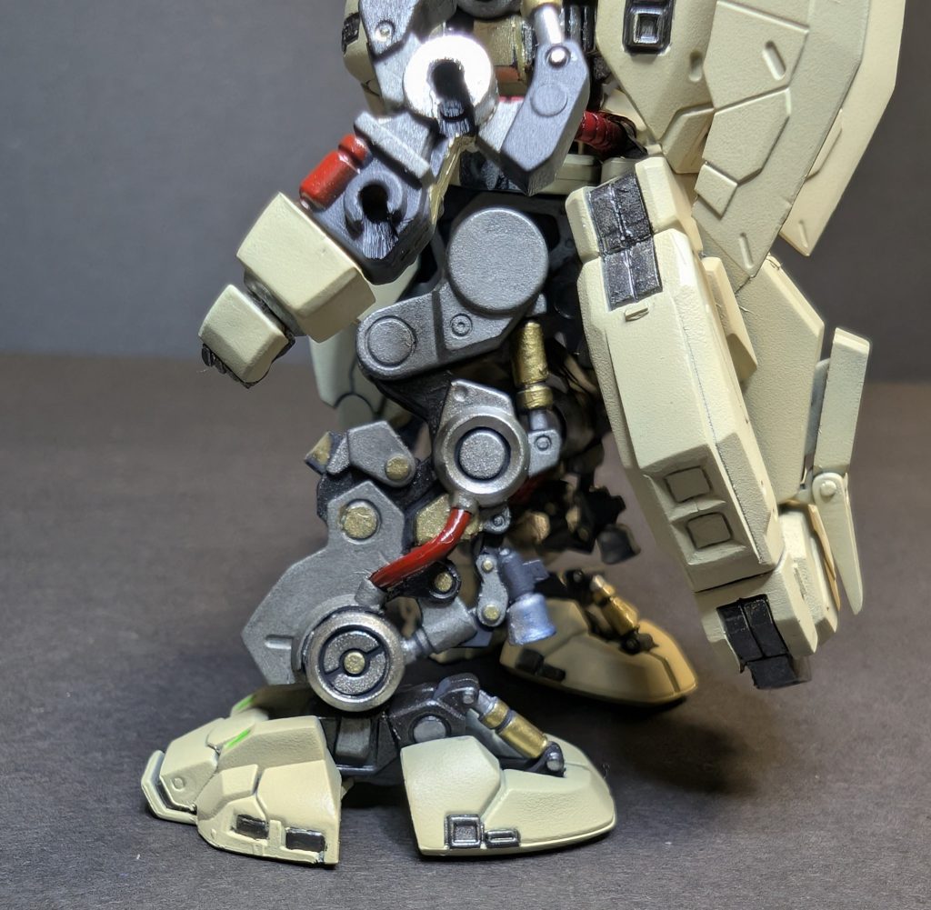 脚の塗り分けと腕の後ハメ加工の記録写真