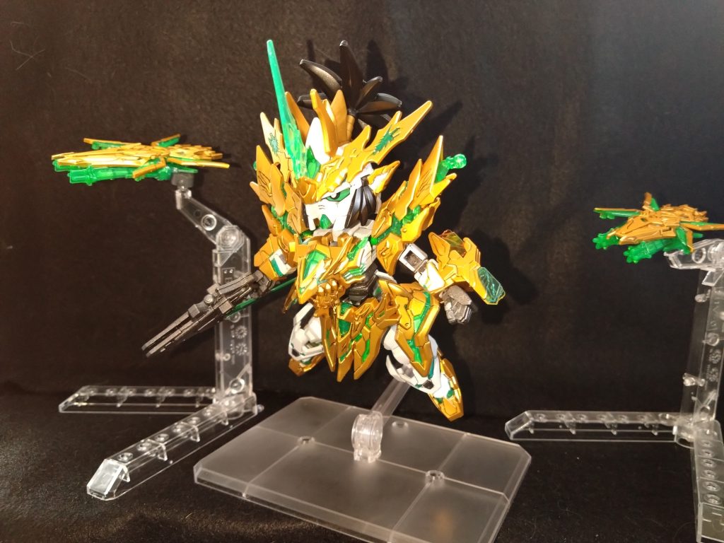 本家の覚醒ユニコーンからシールドファンネル?の分離をイメージしてみました