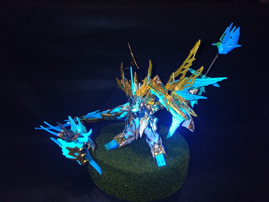 完全版の姿と言うことで、完全(ペルフェクティビリティ)のサイコフレーム色をイメージしてUVにて発光させるようにしました😁完全覚醒で全力攻撃をする的なイメージです👍