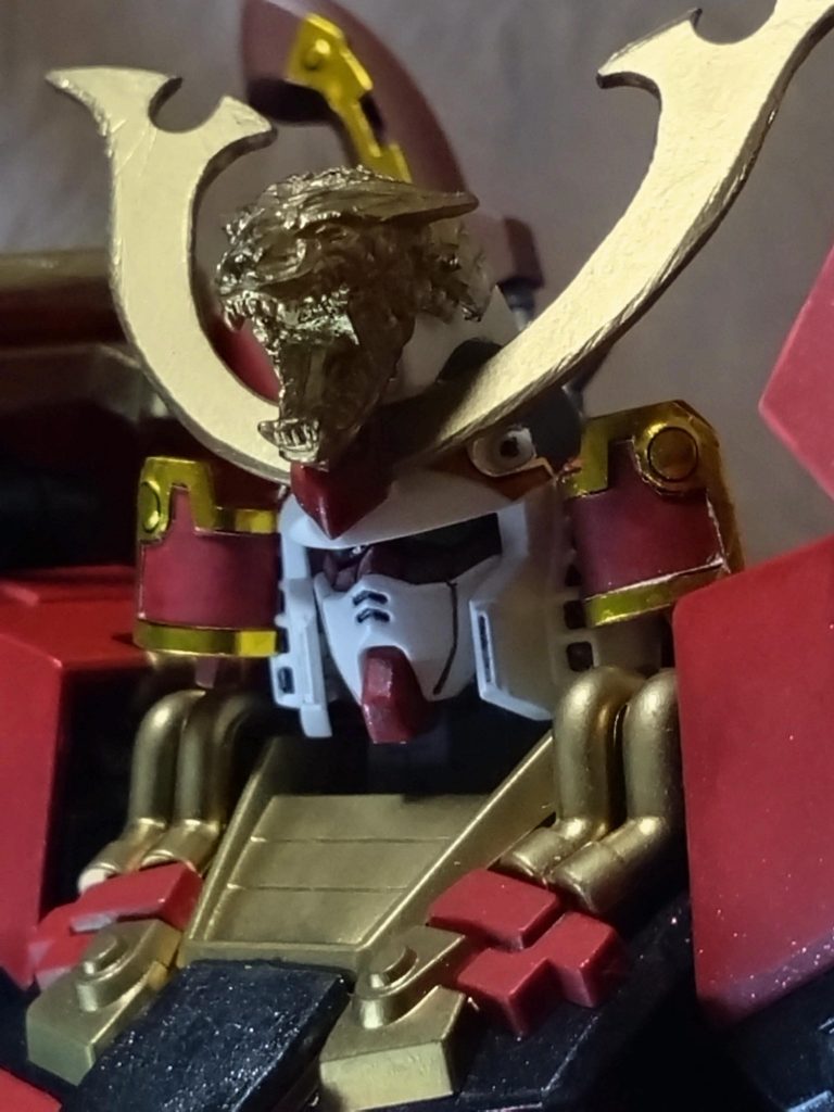 プラ板製作の鍬形、アップだとアラが目立つなあ。もう少しちゃんと形整えれば良かったなあ・・・