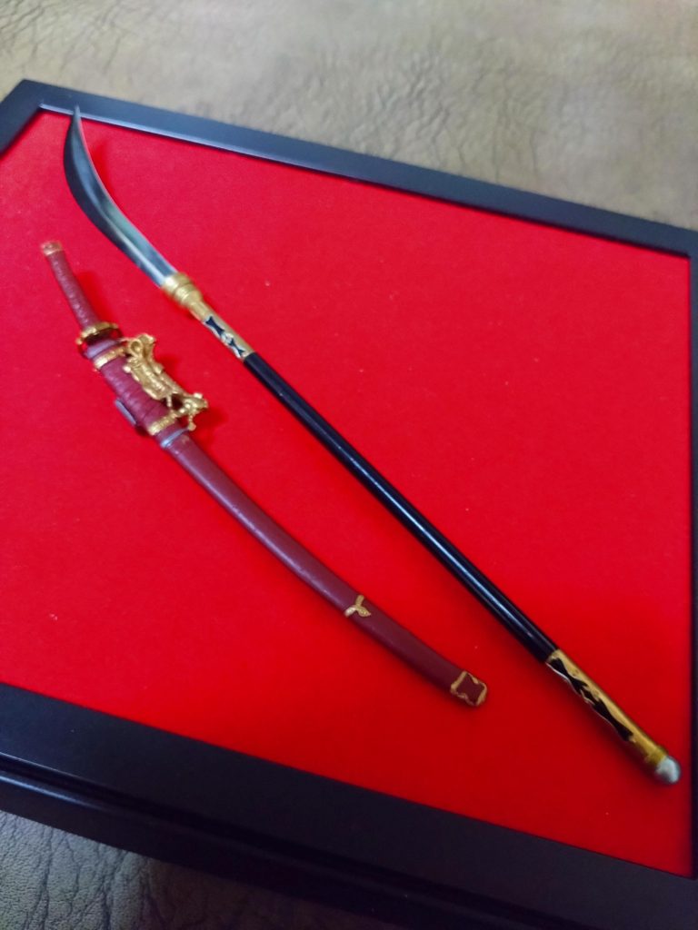 薙刀と大太刀です。