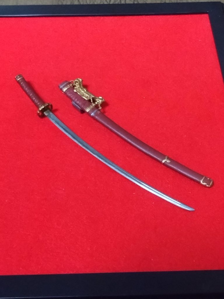 キットの刀に比べて鞘に帯執まである、やたら豪華な刀になりました