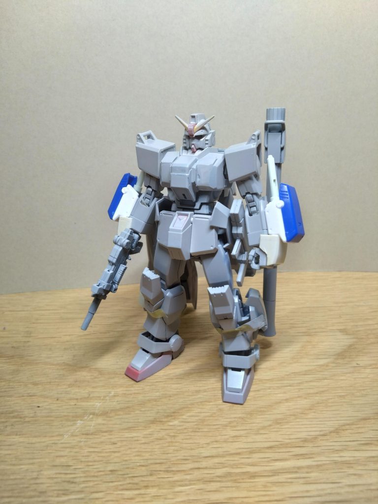 制作当時は腕にサーベルを取り付けてたのですが、「なんかとりにくそう」と思ったので代替案は無いかと考えていたら…