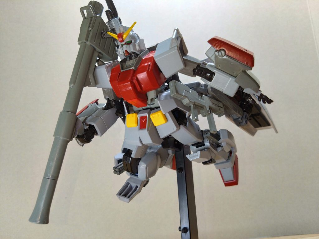 可動域を殺さないことも意識したので、ポージングは普通の陸戦型と遜色なく行えました。あと初めて埋め立てとかしたのですが、2つとも同じようにするのってバチクソ大変ですね…(ヤスリがつれぇ)