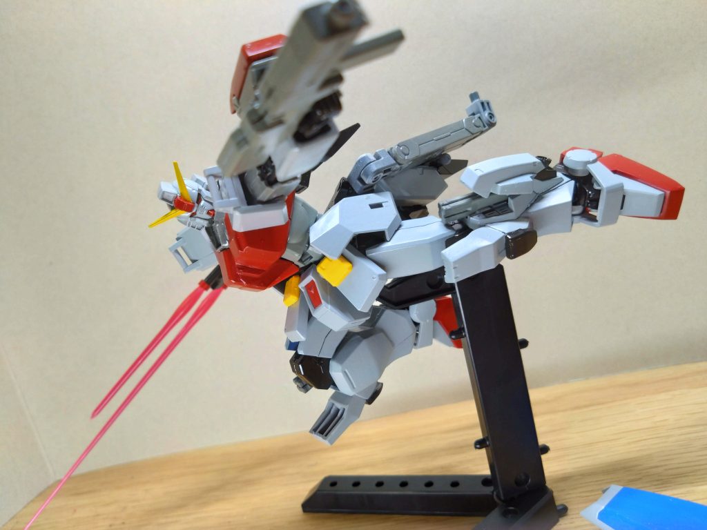 スピアのビームサーベルは取り外しが出来るのでスピア単体以外の運用方法もあったりと幅を利かせてます。