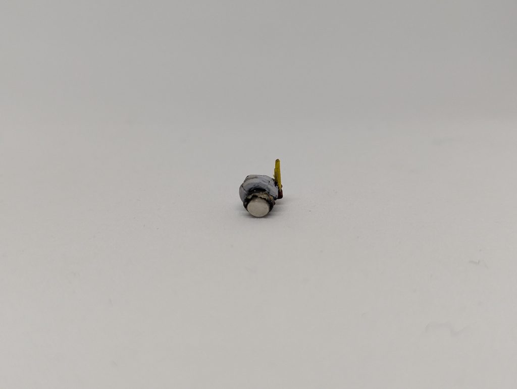 ZZガンダムの首のピンを間違って切り飛ばしちゃったのでネオジオ磁石でてます。胴体に仕込めるスペースあってよかったw首も延長されて自分好みになったので結果オーライ