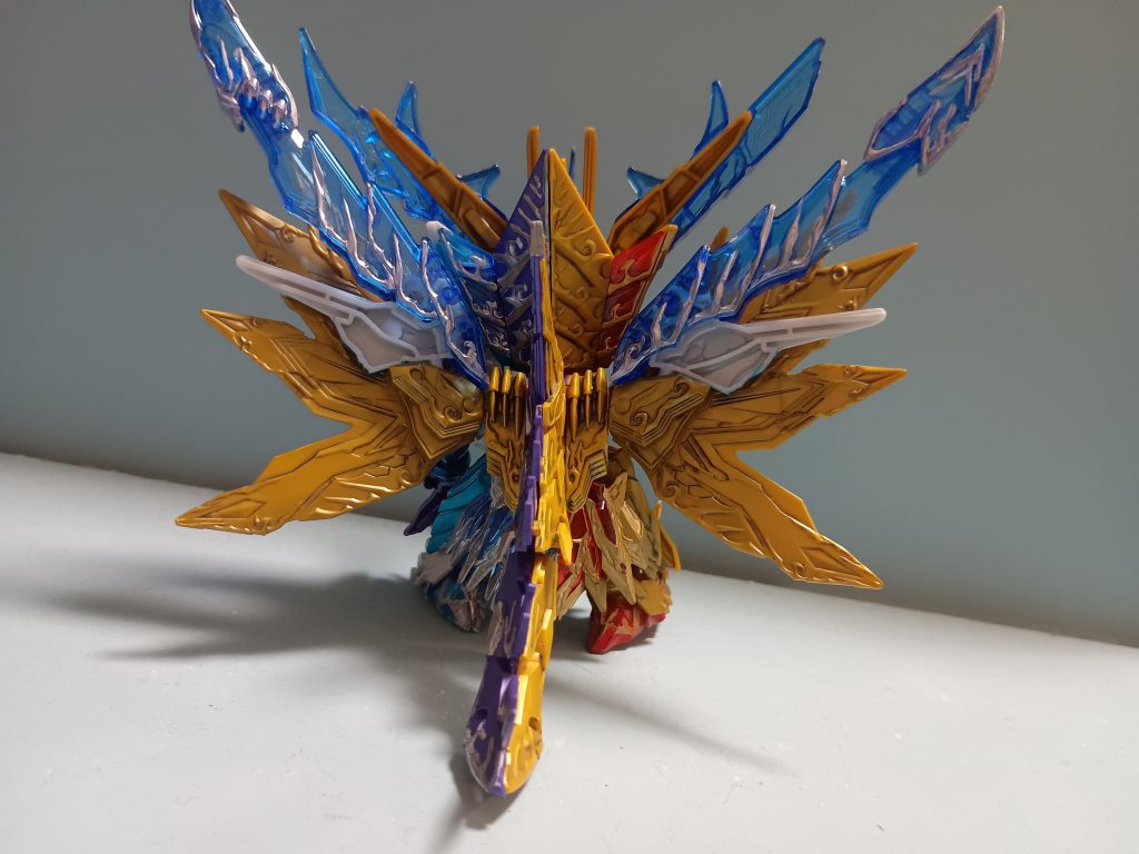 後ろから、ジャスティスの羽パーツ裏にある肉抜きがちょっと目立つかな？(⁠˘⁠･⁠_⁠･⁠˘⁠)下手に埋めても目立ちそうなので一旦保留(⁠๑⁠•⁠﹏⁠•⁠)