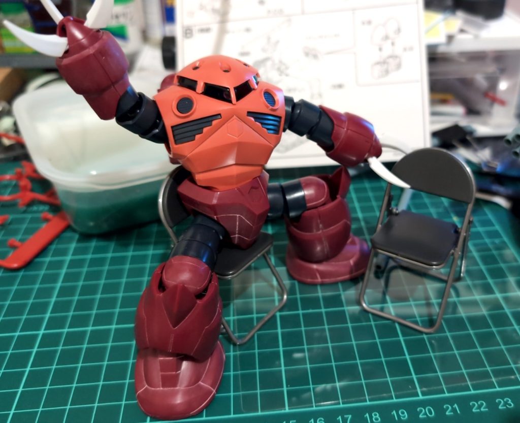 素組中こっちイス空いとるでー!なズゴックさん